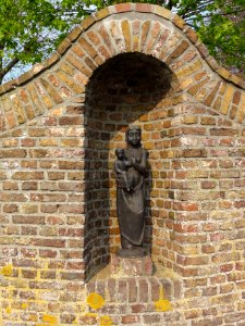 Reek (Landerd) Mariabeeldje in kerkhofmuur