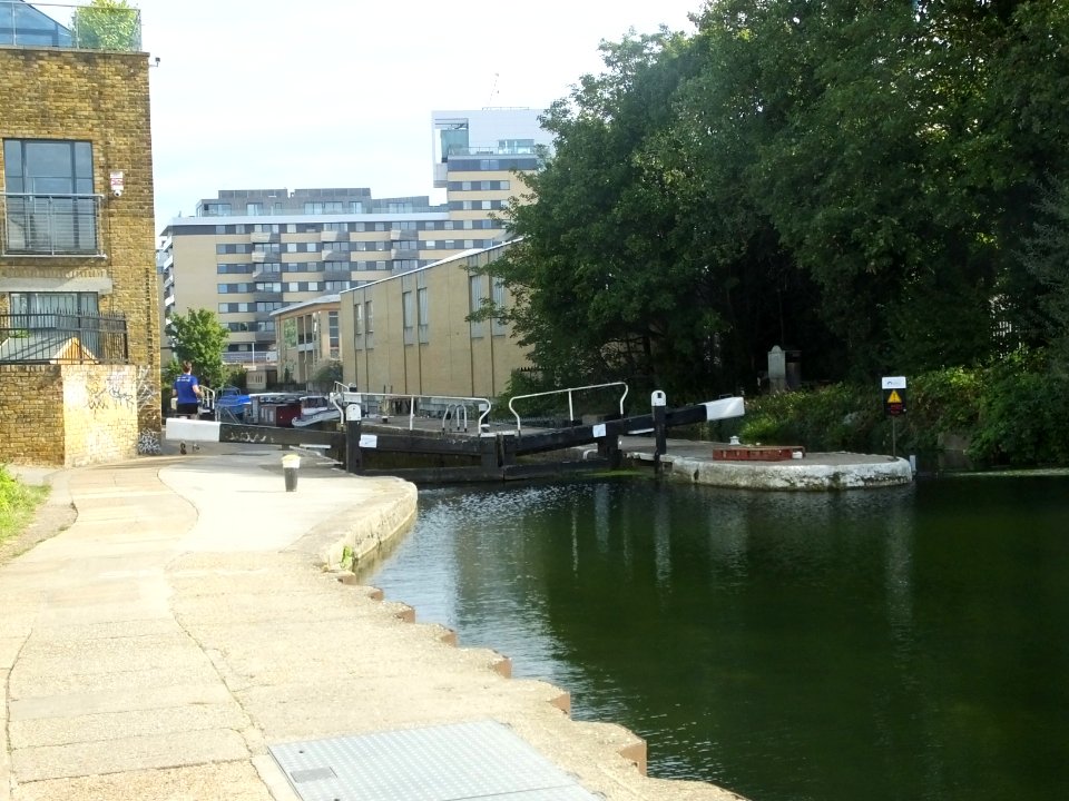 Regent's Canal, Sturt's Lock, Hackney 3421