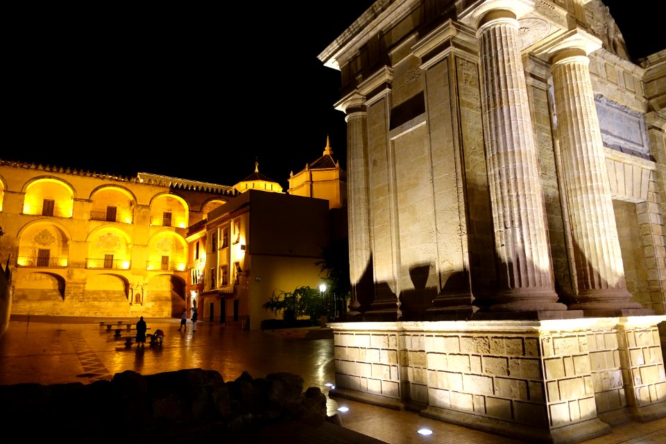 Puerta del Puente at night - Córdoba, Spain - DSC07263