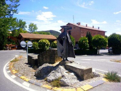 Puente la Reina - Monumento al Peregrino 1