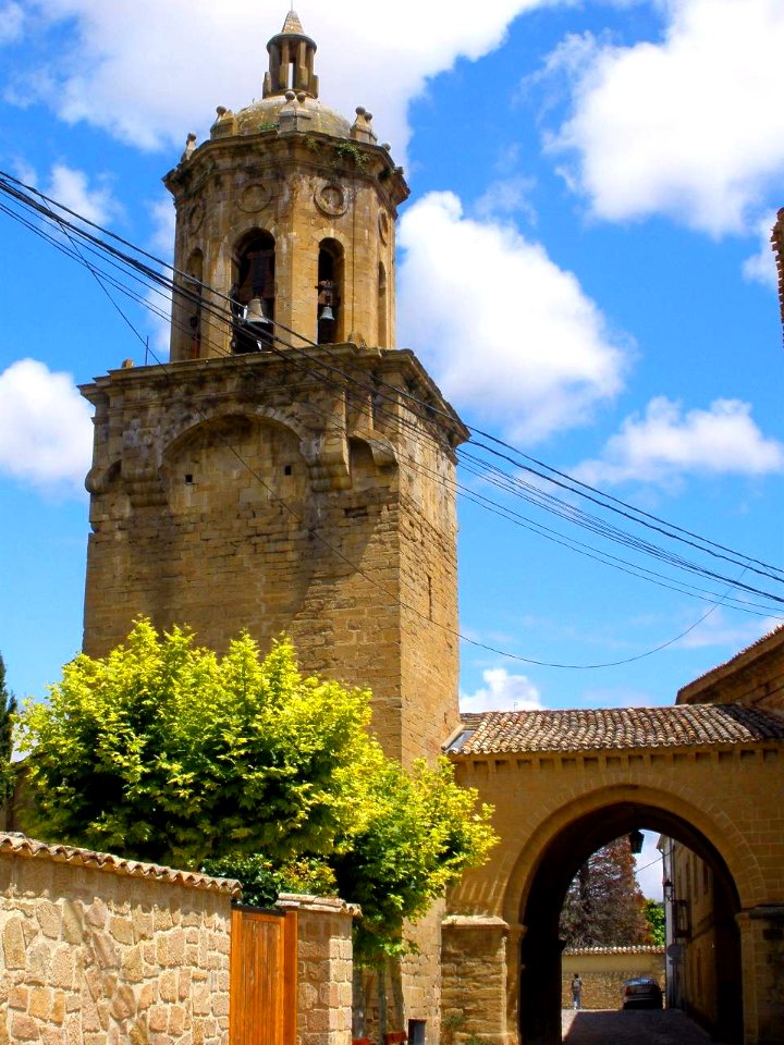 Puente la Reina - Iglesia del Crucifijo 02