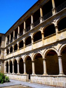 Puelles - Monasterio de Santa María de Valdediós - Claustro 06