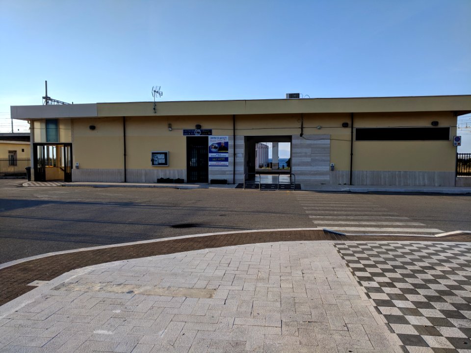 Reggio Calabria - stazione Pellaro - fabbricato viaggiatori