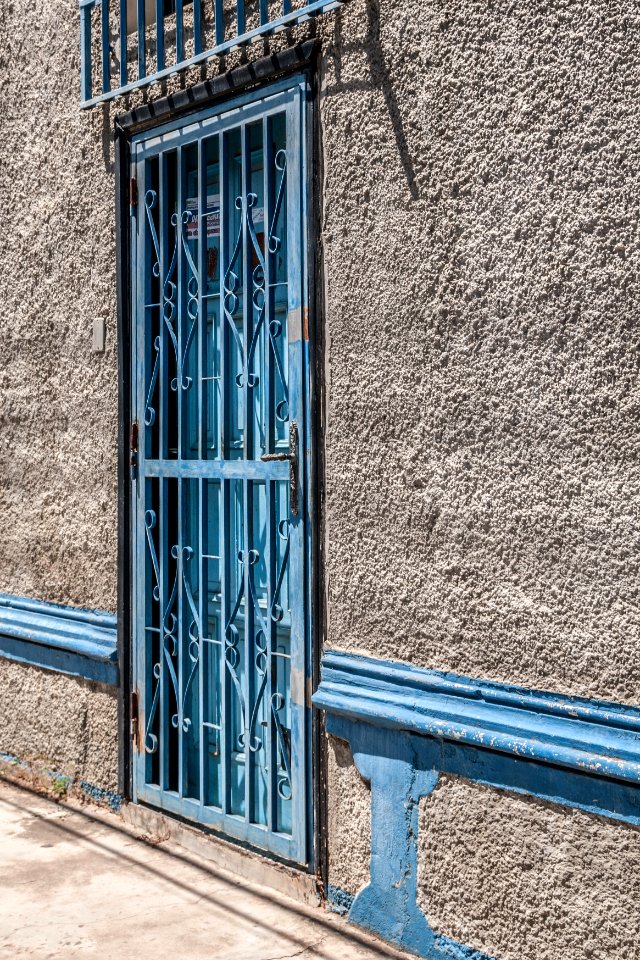 Puerta blindada en Casa Colonial de Plaza el Gallo, San Juan Bautísta