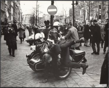 Reeks 017-1030 tm 017-1031 rellen rond huwelijk Beatrix, Bestanddeelnr 017-1030