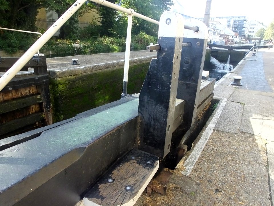 Regent's Canal, Sturt's Lock, Hackney 3428