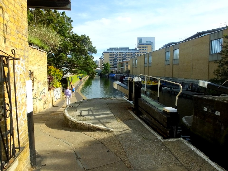 Regent's Canal, Sturt's Lock, Hackney 3425