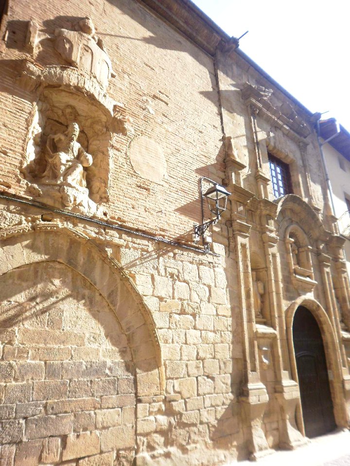 Puente la Reina - Antiguo Convento de la Trinidad 1