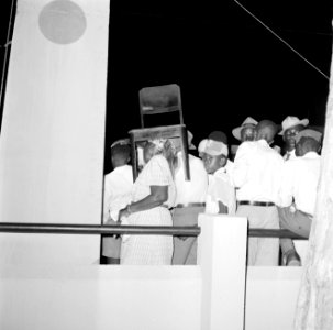 Publiek tijdens de ontvangst in de Pasanggrahan in Philipsburg op Sint Maarten., Bestanddeelnr 252-4011