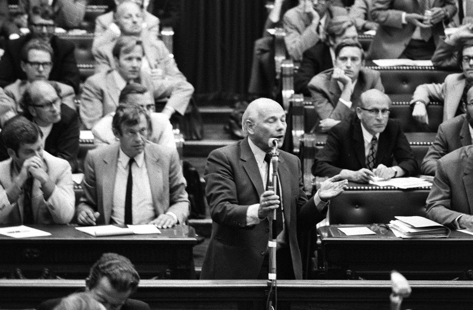 Regeringsverklaring van nieuwe kabinet in Tweede Kamer , interruptie van Den Uy…, Bestanddeelnr 924-7849
