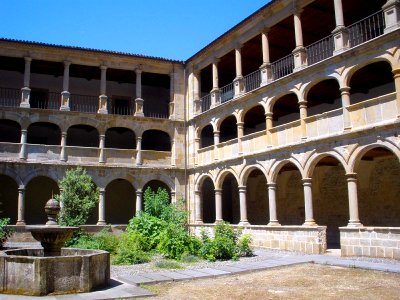 Puelles - Monasterio de Santa María de Valdediós - Claustro 09
