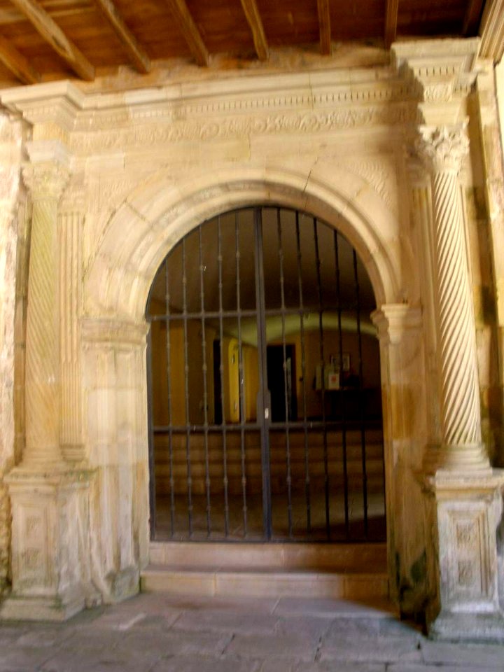 Puelles - Monasterio de Santa María de Valdediós - Claustro 10