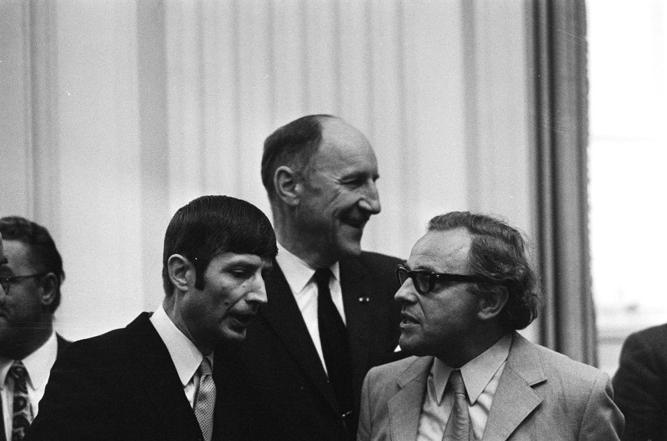 Regeringsverklaring van nieuwe kabinet in Tweede Kamer , nr. 8 Van Agt (l) en L…, Bestanddeelnr 924-7857