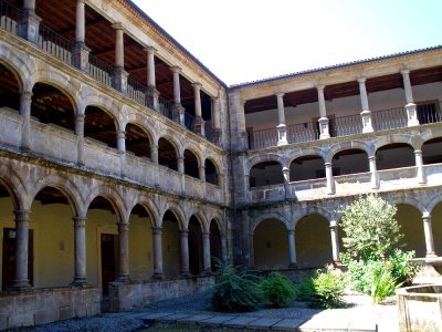 Puelles - Monasterio de Santa María de Valdediós - Claustro 05