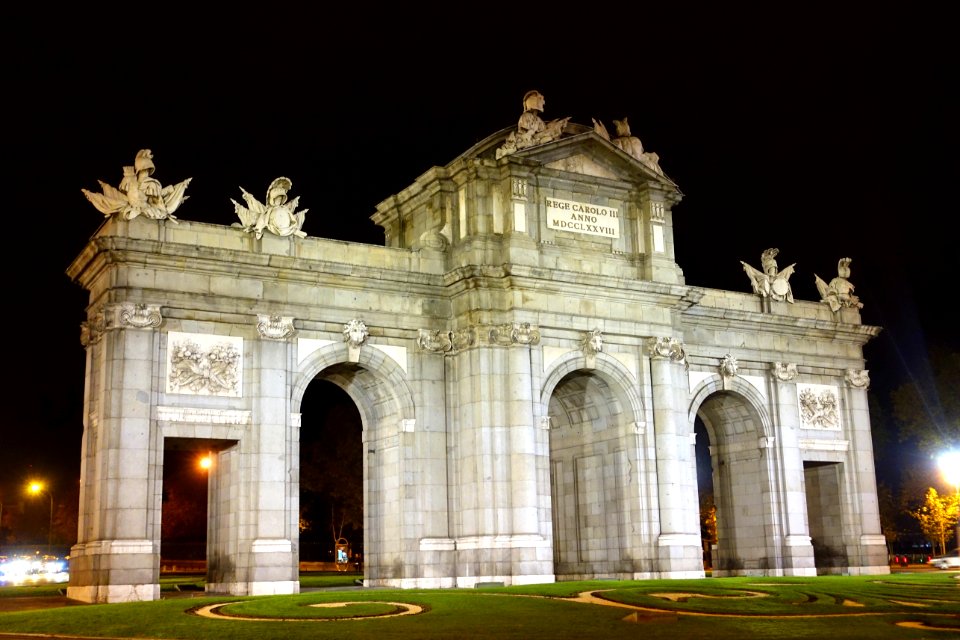 Puerta de Alcalá at night - Madrid, Spain - DSC08830