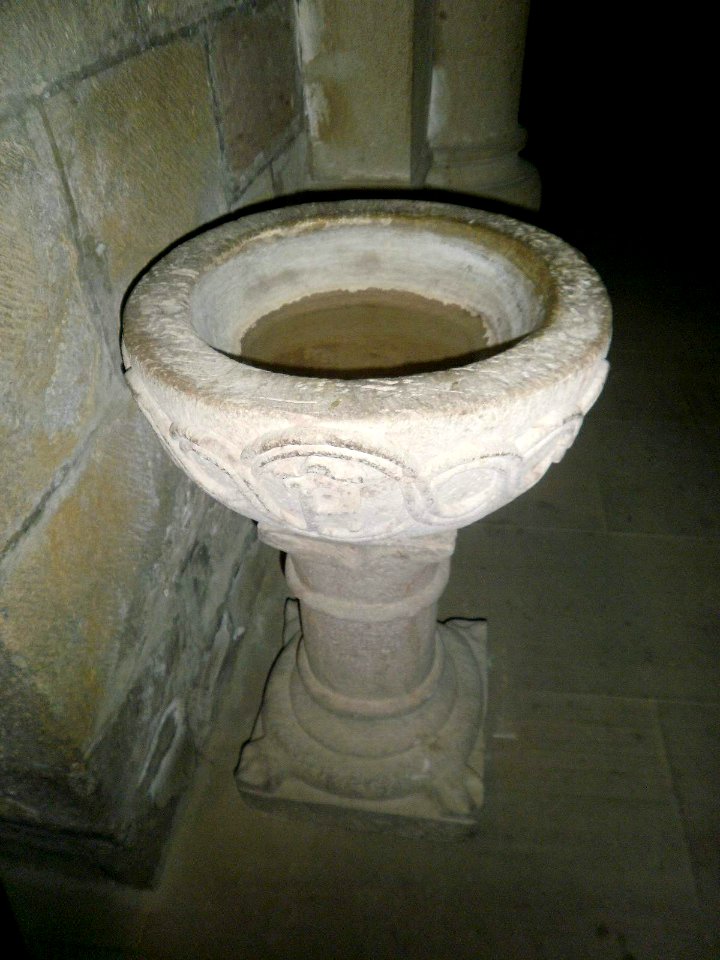 Puente la Reina - Iglesia del Crucifijo, interior 01