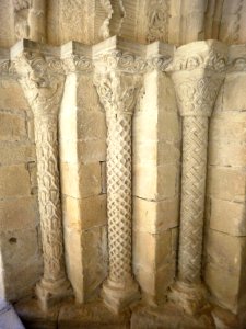 Puente la Reina - Iglesia del Crucifijo, portada 3