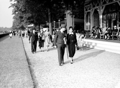 Publiek in het Parc de Bagatelle, Bestanddeelnr 255-8689