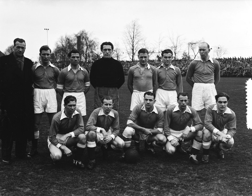 PSV tegen Limburgia 2-0 Limburgia-elftal staand v.l.n.r. Vereb (trainer) Spanjer, Bestanddeelnr 905-0102