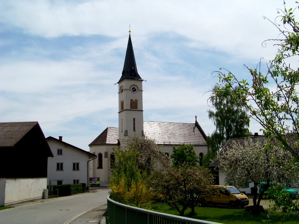 Puchhausen-Kirche-Sankt-Peter-und-Paul