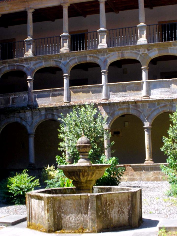Puelles - Monasterio de Santa María de Valdediós - Claustro 07