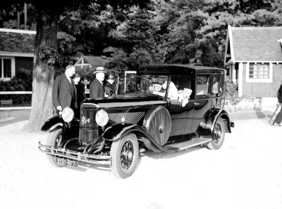 Publiek bij een Panhard et Levassor, Bestanddeelnr 255-8691