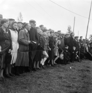 Publiek achter draad, Bestanddeelnr 900-8491