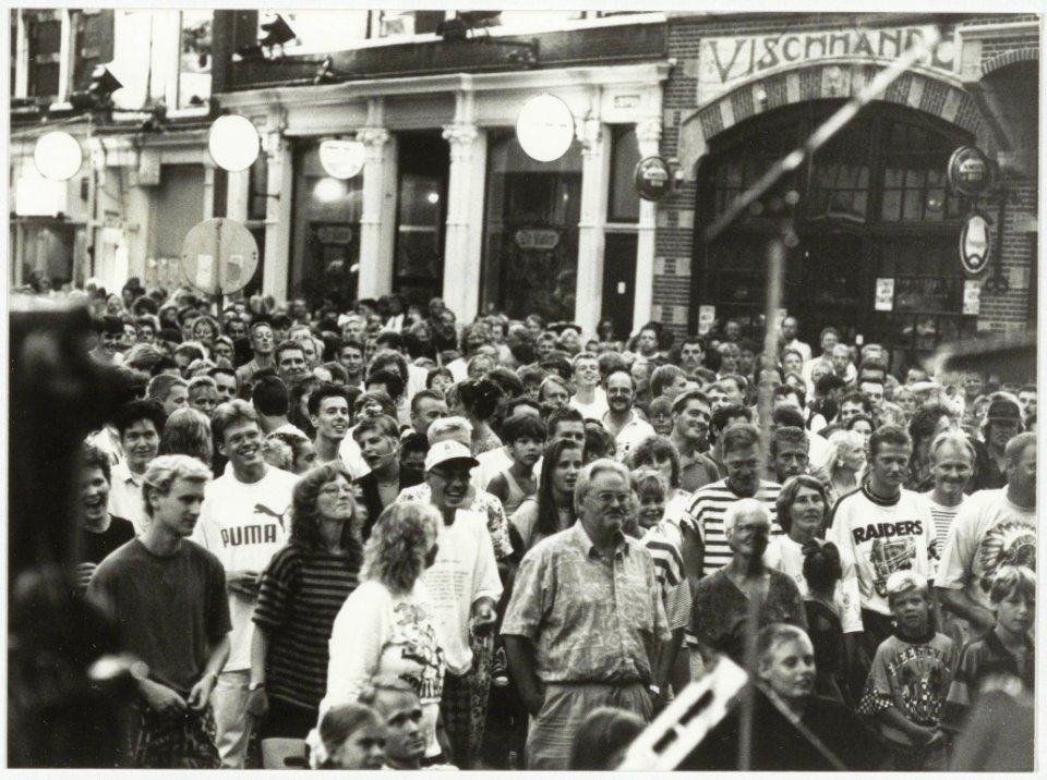 Publiek op de Riviervismarkt tijdens Haarlem Jazz., NL-HlmNHA 54035379