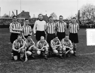 PSV tegen Limburgia 2-0 PSV-elftal staand v.l.n.r. Bakers, d Hooghe, Steiger, Wo, Bestanddeelnr 905-0101