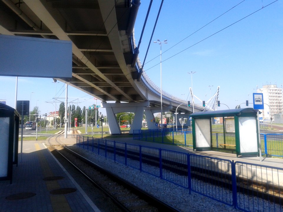 Przystnaki tramwajowe pod Estakadą im. Marka Sudaka