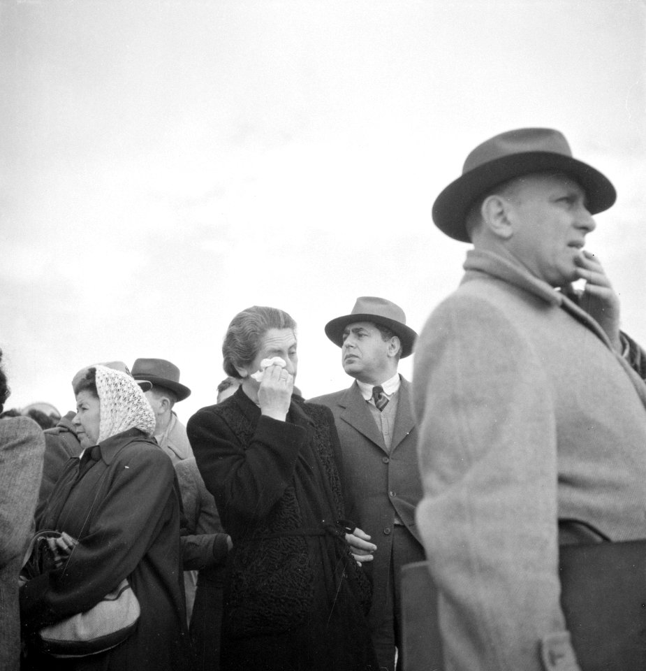 Publiek bij een herdenking op 15 mei 1949 bij de de eerste verjaardag van Isra…, Bestanddeelnr 255-1016