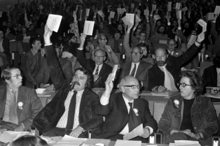 PvdA-congres in Den Haag , stemming, Bestanddeelnr 925-9345