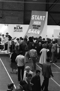 Publiek bij de KLM stand, Bestanddeelnr 930-4078
