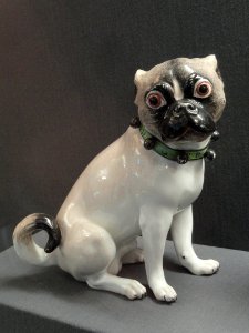 Pug-dog, c. 1745, Meissen, modeller Johann Joachim Kandler, hard-paste porcelain, overglaze enamels - Gardiner Museum, Toronto - DSC00869