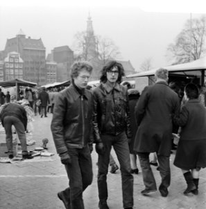 Publiek op Waterlooplein, Amsterdam, Bestanddeelnr 924-2894