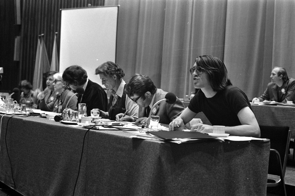 PvdA-congres in Den Haag , Hans Kombrink aan het woord, Bestanddeelnr 925-9328