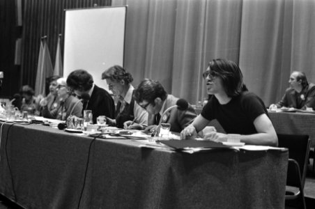 PvdA-congres in Den Haag , Hans Kombrink aan het woord, Bestanddeelnr 925-9328