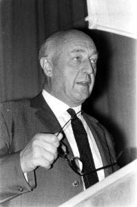 PvdA voorman Dr. S.L. (Sicco) Mansholt tijdens zijn redevoering, Bestanddeelnr 919-7571