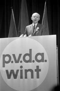 PvdA-congres in RAI, Amsterdam Vondeling aan het woord, Bestanddeelnr 924-2376