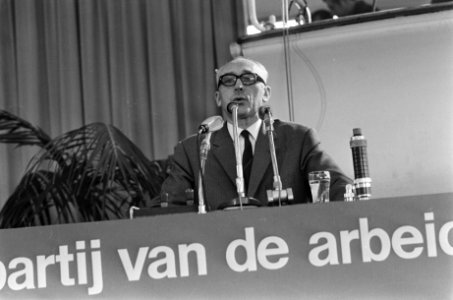 PvdA voorzitter Dr. J.G.H. (Sjeng) Tans aan het woord, Bestanddeelnr 919-7800