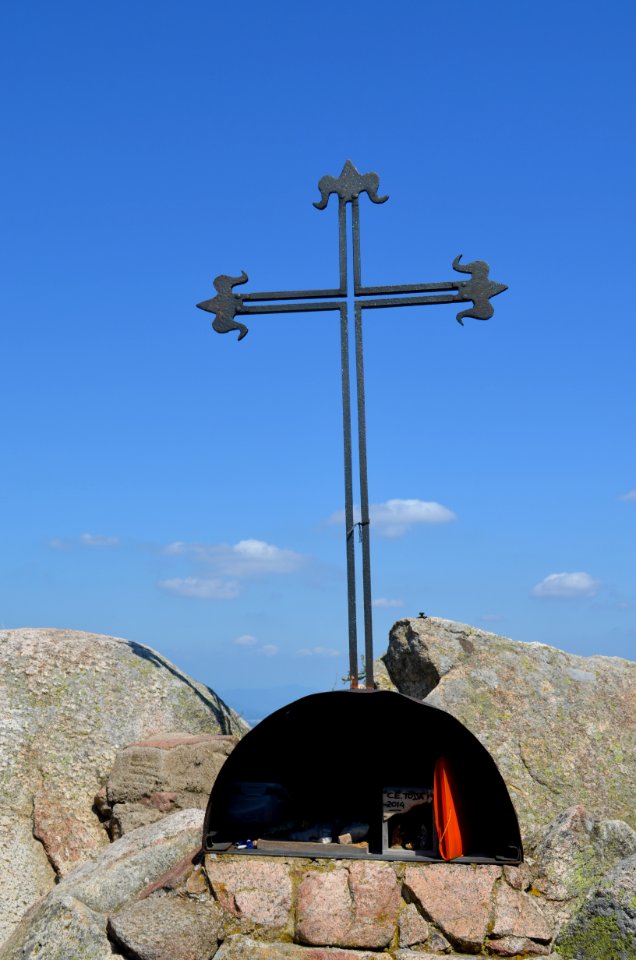 Puig de les Cadiretes, summit cross