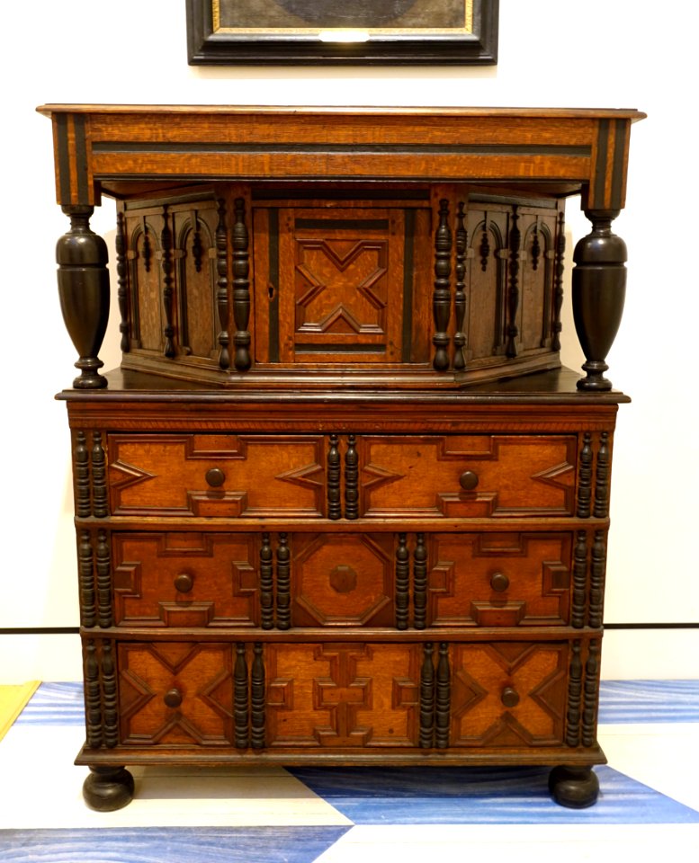 Putnam family cupboard, attributed to James Symonds, Salem MA, 1680, oak, maple, walnut, pine - Peabody Essex Museum - DSC06807