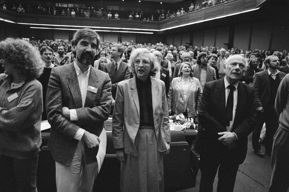 PvdA congres in de RAI v.l.n.r. Max van de Berg , mevrouw Den Uyl en Joop den U, Bestanddeelnr 933-2925