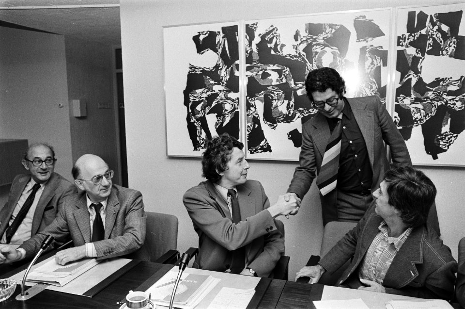 PvdA praat met FNV vlnr Spit, Kok, Van Thijn , heer Drabbe, Bestanddeelnr 928-8167