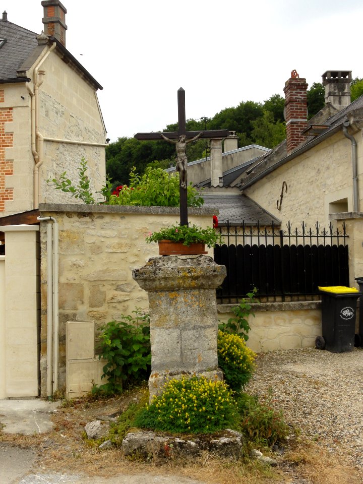 Puiseux-en-Retz (Aisne) croix de chemin, A