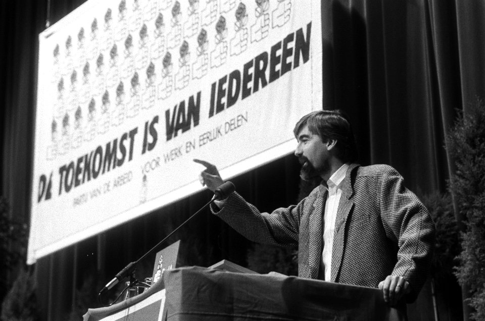 PvdA partijvoorzitter Max van den Berg tijdens zijn openingstoespraak, Bestanddeelnr 933-5677
