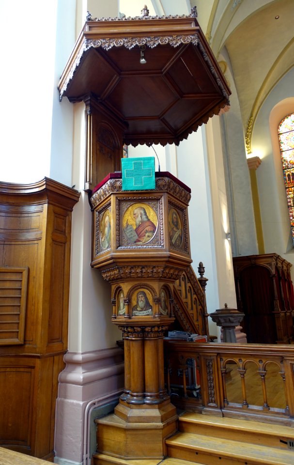 Pulpit - Dreifaltigkeitskirche interior - Luxembourg City - DSC05984