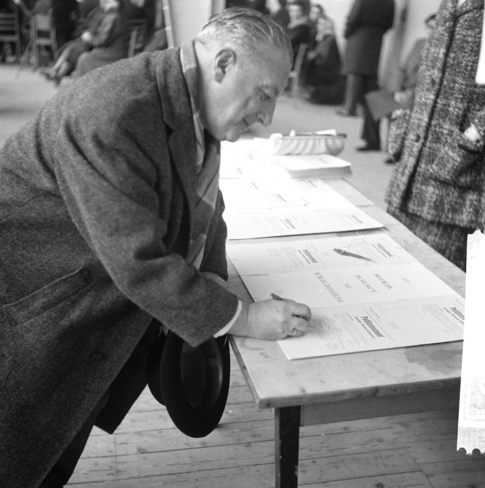 PvdA-demonstratie in Den Haag tegen het beleid ten aanzien van Nieuw-Guinea, Bestanddeelnr 913-7726