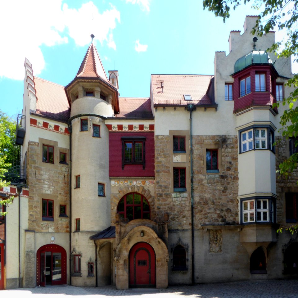 Pullach, Burg Schwaneck, Hof, 4