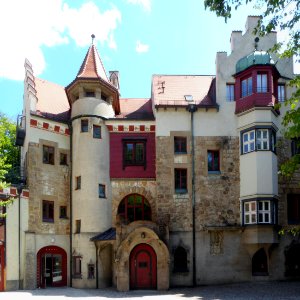Pullach, Burg Schwaneck, Hof, 4